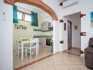 Interior - Wohnung 'Casa Sale' mit Bergblick by Interhome (Agrustos)