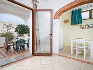Outdoor dining - Wohnung 'Casa Sale' mit Bergblick by Interhome (Agrustos)