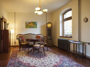 Interior - Luxuriöse Wohnung im denkmalgeschützten Bahnhof by Interhome (Gohlis)