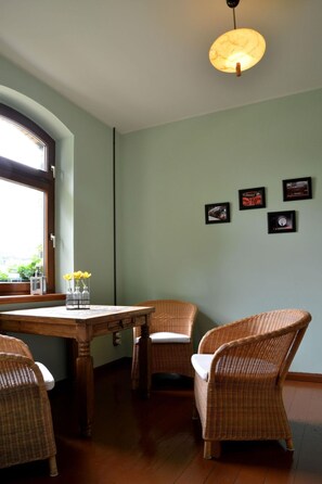 Dining - Luxuriöse Wohnung im denkmalgeschützten Bahnhof by Interhome (Gohlis)