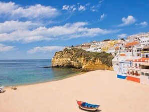 Beach - Charmante Wohnung im Zentrum Strand Carvoeiro by Interhome (Carvoeiro)