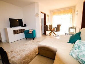 TV - Charmante Wohnung im Zentrum Strand Carvoeiro by Interhome (Carvoeiro)