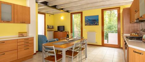 Fridge, microwave, oven, dishwasher