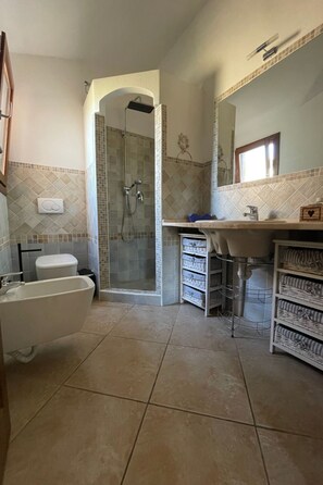 Bathroom - Haus 1 Kilometer vom Strand von Porto Ainu entfernt by Interhome (Agrustos)