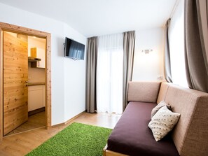 TV - Apartment Lärche by Interhome (La Villa/Stern)