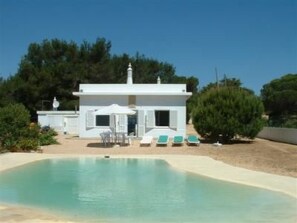 Pool - Einzigartige Lage, atemberaubende Aussicht, Leben in der Natur. by Interhome (Alvor)