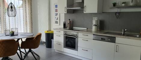 冷蔵庫、電子レンジ、オーブン、食器洗い機