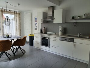 Fridge, microwave, oven, dishwasher - El Capitan by Interhome (Sassnitz)