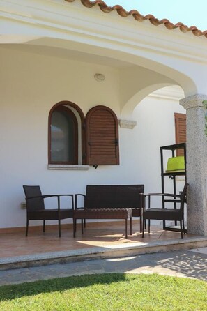 Terrace/patio - 300 Meter vom Meer entfernt by Interhome (Agrustos)