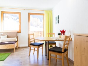 Dining - Apartment Zirbe by Interhome (La Villa/Stern)
