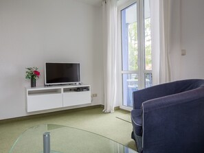 TV, DVD player - in Stadtrandlage mit guter Anbindung, sowie eigener Terrasse und Garten by Interhome (Dresden)