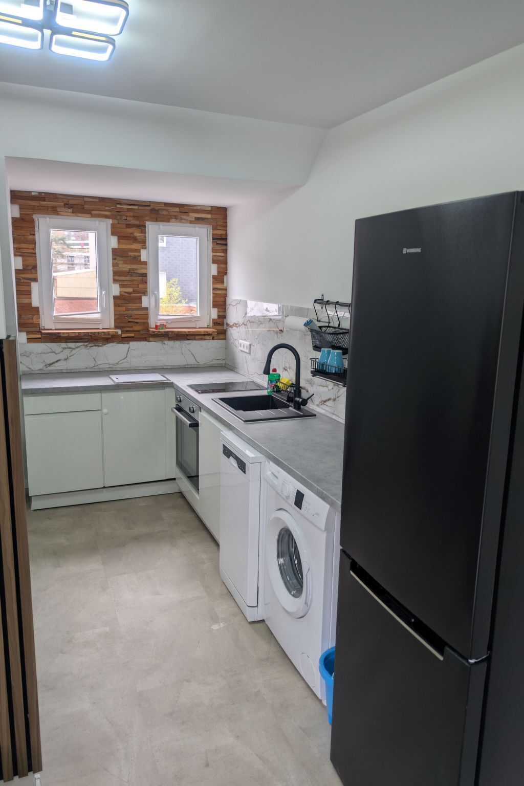 Kühlschrank, Mikrowelle, Ofen, Geschirrspüler