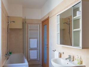 Towels - mit Blick auf den Comer See by Interhome (Lezzeno)