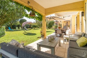 屋外ダイニングエリア