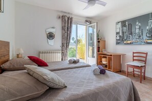 4 室のベッドルーム、インターネット