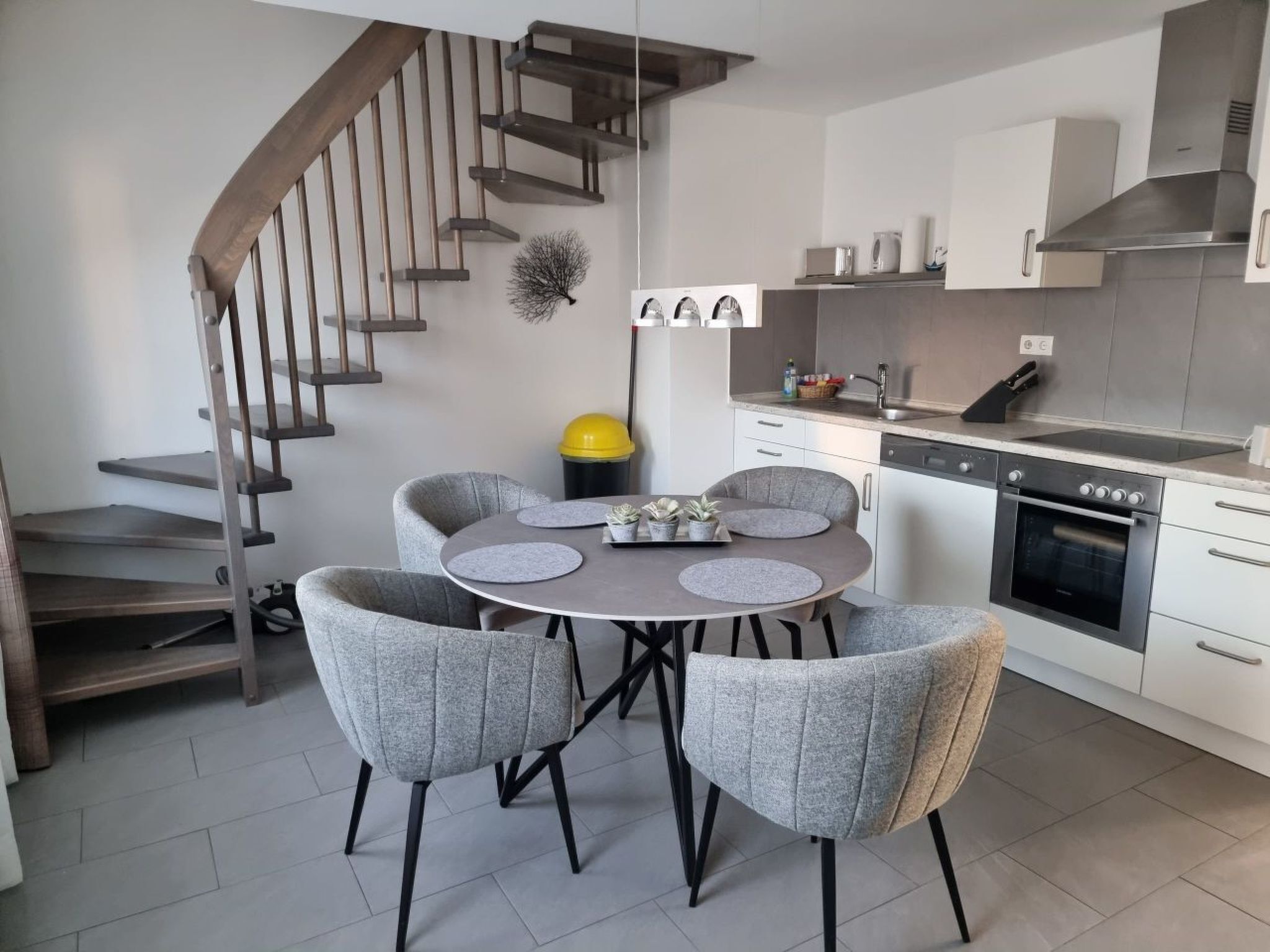 雪櫃、微波爐、焗爐、洗碗機