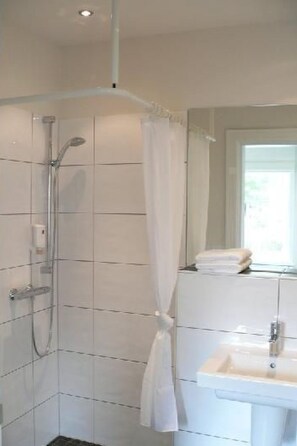 Towels - Apartment im Hotel Insel Pension in Niebüll by Interhome (Dagebüll)