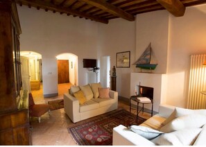 Fireplace - Hochwertige Wohnung im Turm-Schlösschen by Interhome (Manciano)