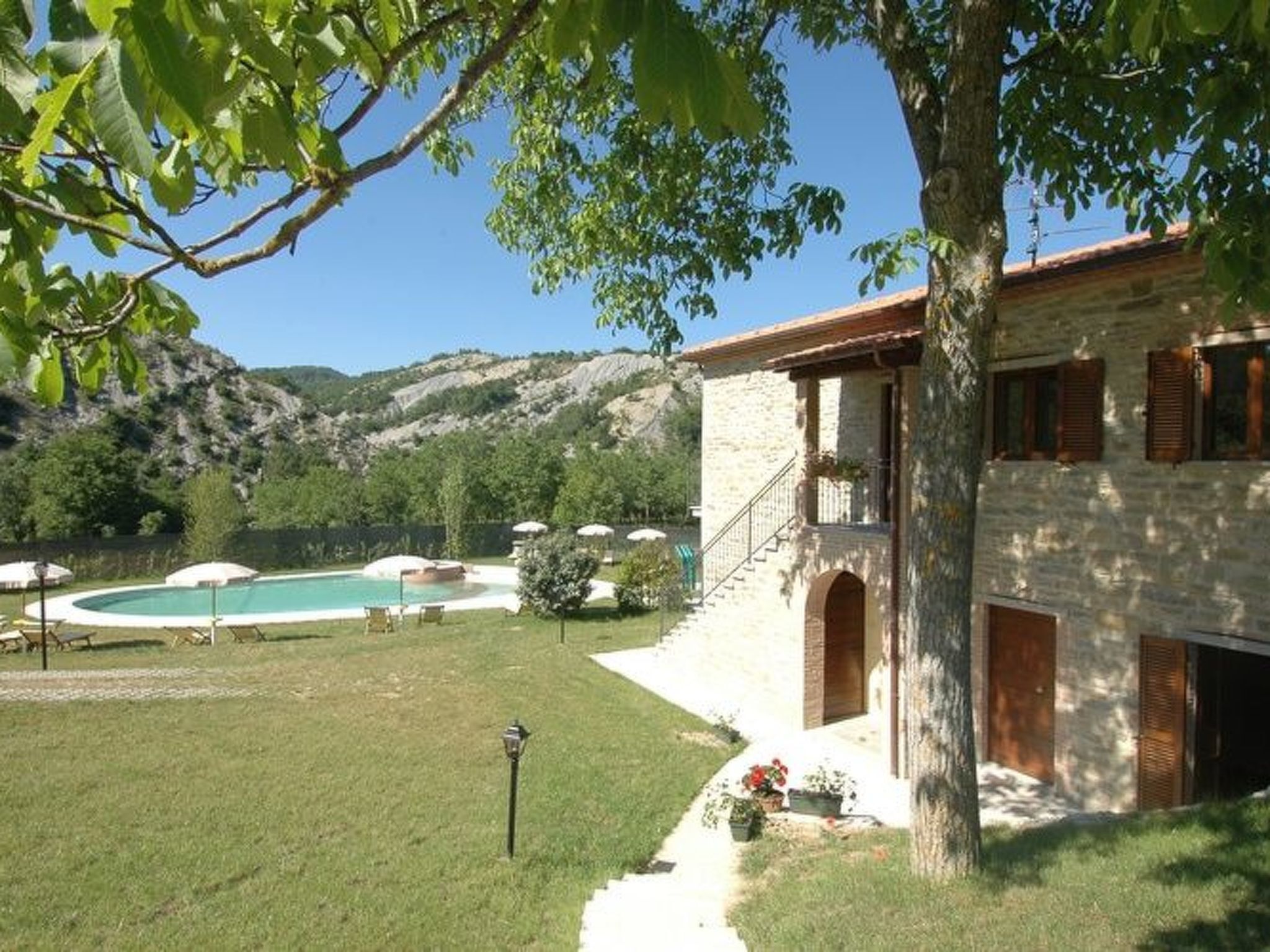 المنشأة من الخارج