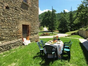 Outdoor dining - Wohnung in Apecchio mit Garten by Interhome (Sant'Angelo in Vado)