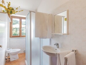 Bathroom - Wohnung in Apecchio mit Garten by Interhome (Sant'Angelo in Vado)