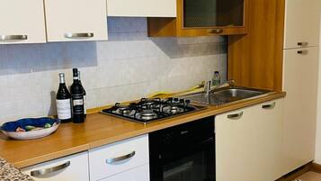 Frigorifero, forno, pentole/stoviglie/utensili