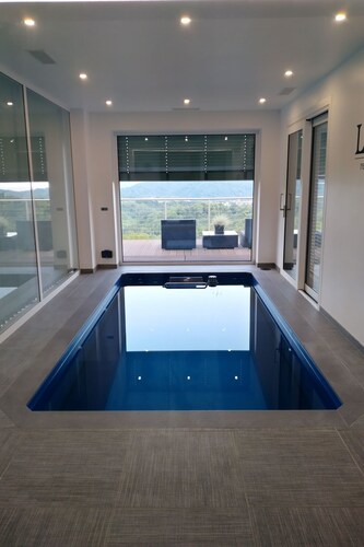 Wunderschönes Ferienhaus mit Pool und 360° Blick by Interhome