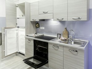 Fridge, oven, cookware/dishes/utensils - Auf dem Messegelände 14, in der Nähe des Zentrums und gegenüber dem Messegeländ by Interhome (Bologna)