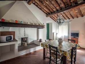 Dining - 'Dispensa4' mit Pool by Interhome (Castellina Marittima)