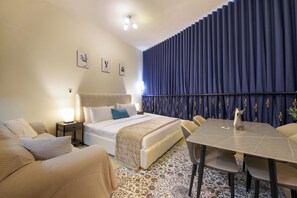 Estúdio superluxo, 1 cama King, vista para o lago, de frente para o oceano | Área de estar