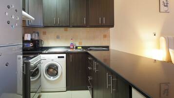 Estúdio superluxo, 1 cama King, vista para o lago, de frente para o oceano | Cozinha privada | Geladeira grande, micro-ondas, fogão, cooktop