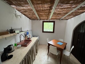 Fridge, oven, dishwasher, cookware/dishes/utensils - Landhaus in Ostuni mit privatem Pool by Interhome (Ostuni)