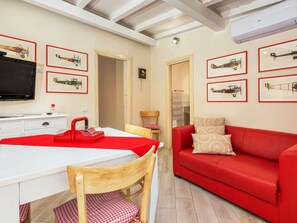 TV - Sehr zentral in Olbia by Interhome (Olbia)