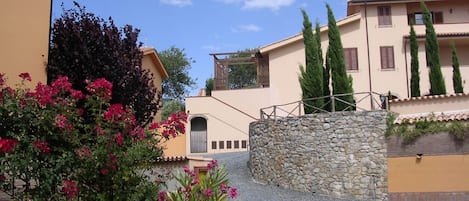 المنشأة من الخارج