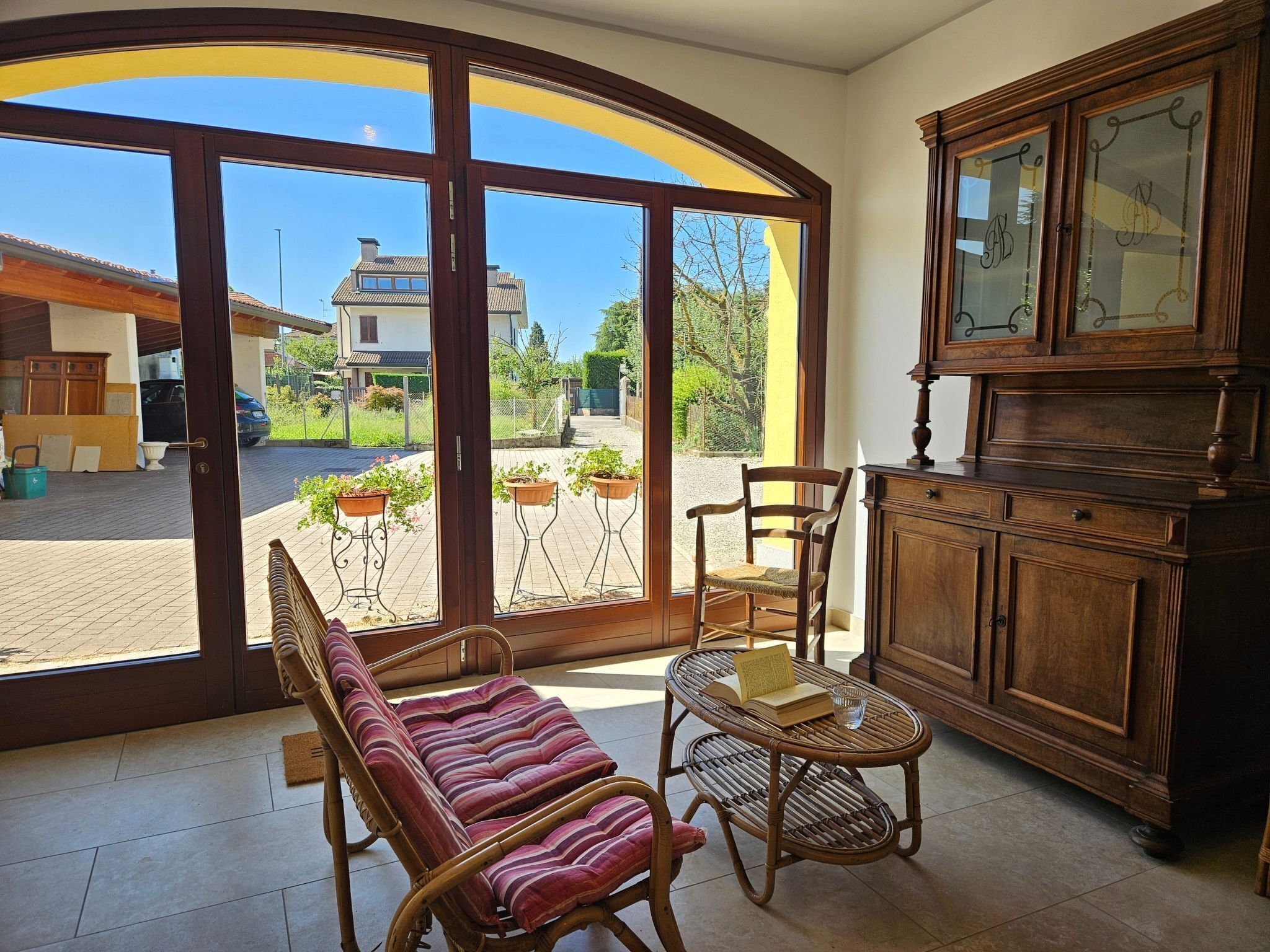 المنشأة من الداخل