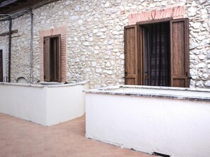 Property grounds - 'Casa Lago del Salto by Interhome (Pescorocchiano)