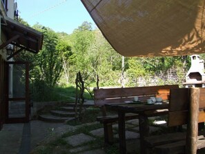 Outdoor dining - Rosa Peonia' Wohnung mit Terrasse by Interhome (Bibbona)