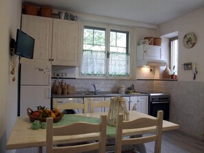 Fridge, microwave, oven, dishwasher - Rosa Peonia' Wohnung mit Terrasse by Interhome (Bibbona)