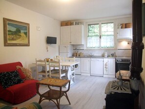 Living area - Rosa Peonia' Wohnung mit Terrasse by Interhome (Bibbona)