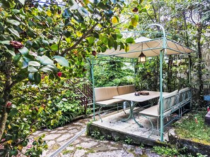 Outdoor dining - Wohnung 'Pink Holly' mit Terrasse by Interhome (Bibbona)