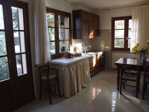 Fridge, oven, dishwasher, cookware/dishes/utensils - Wohnung 'Erica' mit Gemeinschaftspool by Interhome (Bibbona)