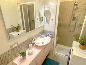 Bathroom - La Casa della Piazza von Holiday World by Interhome (Savona)