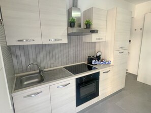 Fridge, microwave, oven, dishwasher - La Casa della Piazza von Holiday World by Interhome (Savona)