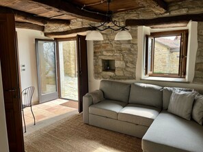 TV - Cascina Bricco - Perletto Ferienwohnung by Interhome (Olmo Gentile)