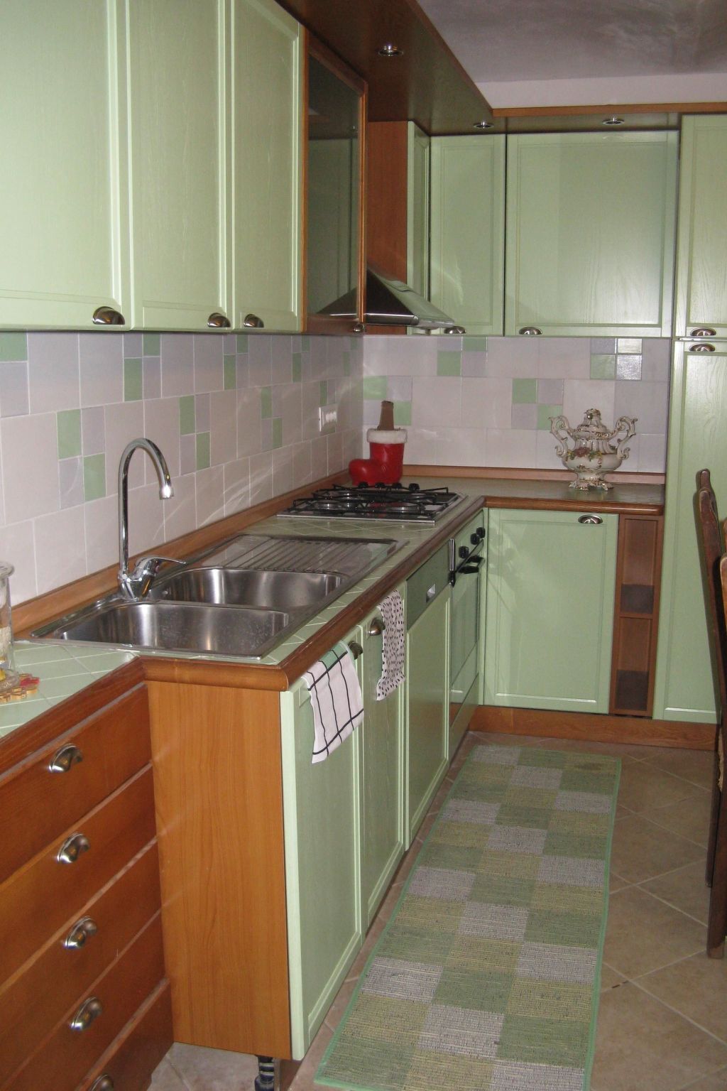 Kühlschrank, Ofen, Geschirrspüler, Kochgeschirr/Geschirr/Besteck