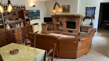 Télévision, cheminée