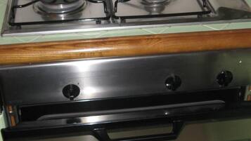 Kühlschrank, Ofen, Geschirrspüler, Kochgeschirr/Geschirr/Besteck