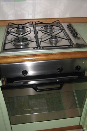 Kühlschrank, Ofen, Geschirrspüler, Kochgeschirr/Geschirr/Besteck