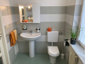 Bathroom - für 6 Personen ca. 110 m² in Cuneo, Piemont (Provinz Cuneo) by Interhome (Cuneo)