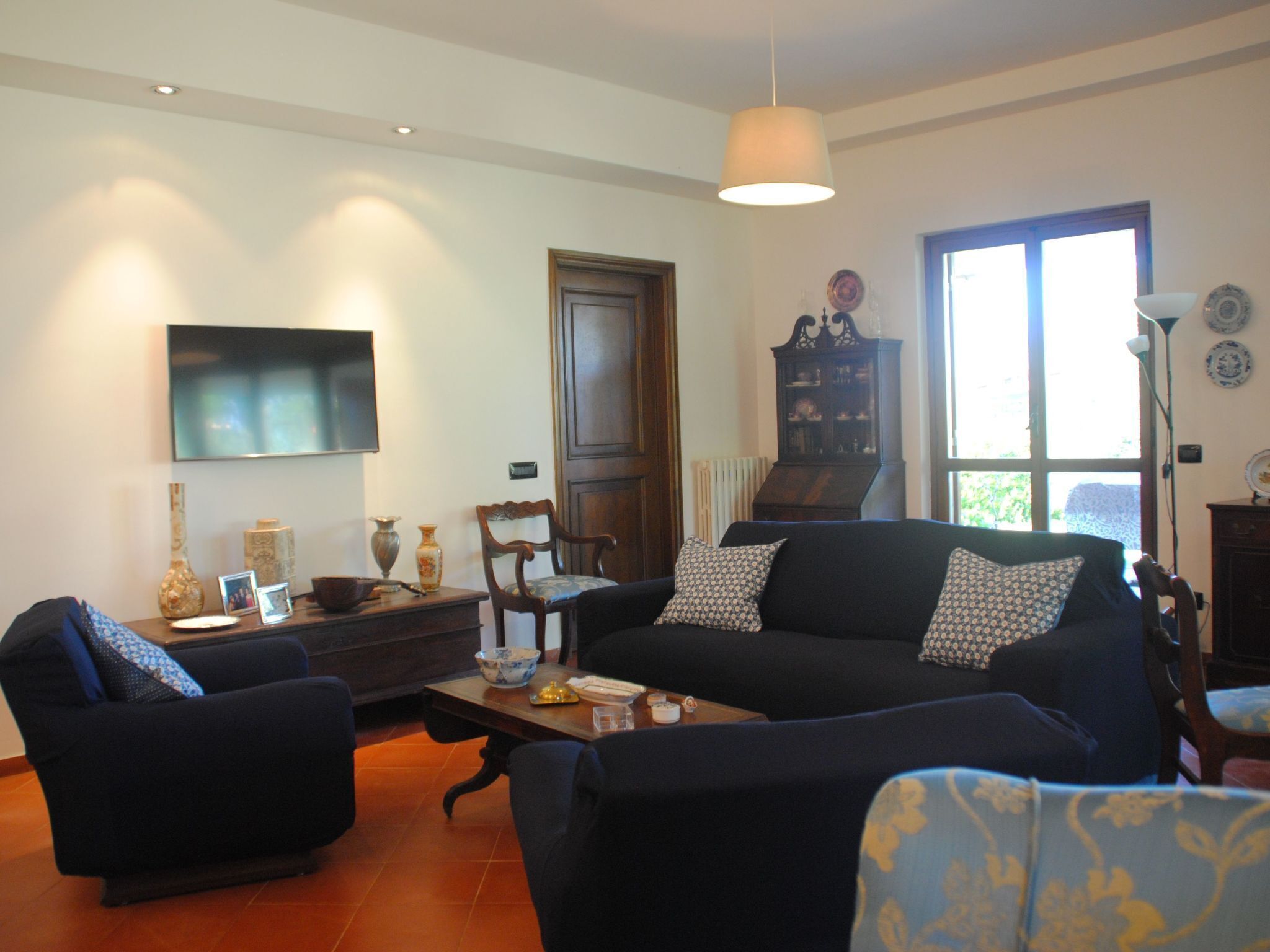 Fernseher, Kamin, DVD-Player